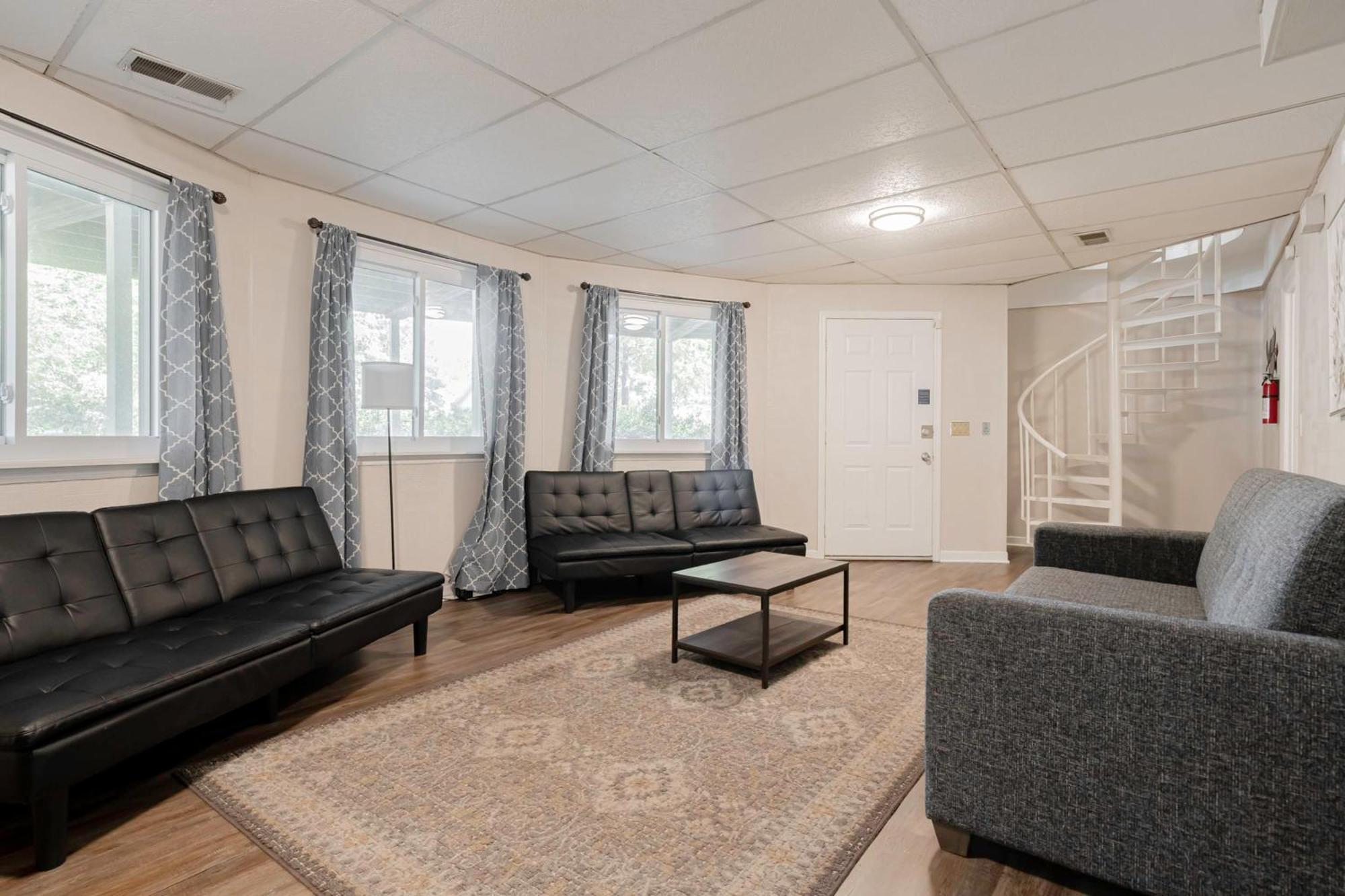 Opulent Octagonal Oasis With Spiral Stairs-Minutes To Base Villa Columbia Eksteriør bilde
